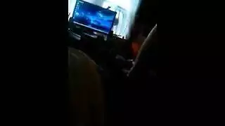 صبيان مثليان يشكون بينما يتمددان بقضيب صلب ضخم