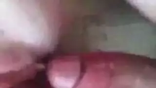 أشقر بالوشم إيمي ريد تلمس فرجها المبلل حتى هزة الجماع الشديدة