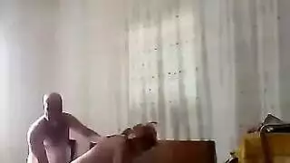 مقطع بورن مصري: رجل ماكر يضرب جارته بقوة