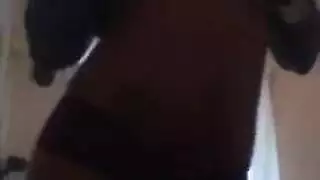 هوس ممثلة الميلف الفموي يؤدي إلى انتصاب بورن صلب