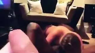 فانتازيا الديوث العربي: فحل أسود يضرب زوجة مستسلمة