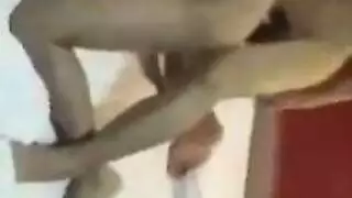 إيلاج ثلاثي من قبل شبان ذوي أعضاء ضخمة