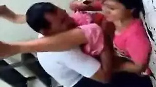بعد أن يشاركها والدها، الشقراء تريد إيلاج مزدوج