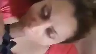 فتاة مثيرة تمص قضيب ضخم لرجل غريب
