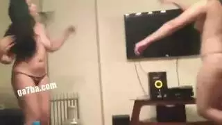 مني و خالد يهاجمان مهبل شيما المبلول في علاقة جنسية جماعية صريحة
