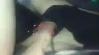 ملكة إبوني تخدم شابين بعملية مص عميق