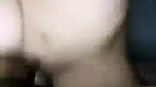 ممارسة جنسية ثلاثية صريحة في فندق مع مراهقة مشاغبة