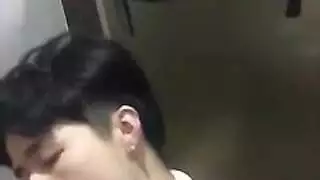 آسيوية يائسة تمارس الجنس بقوة مع عامل صيانتها