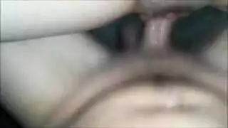 خادمة مستسلمة تكشف مهبلها المبلل لجلسة إباحية قاسية