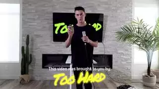 جلسة نوم صاخبة: تمارس الجنس مع صديقها السيء طوال الليل