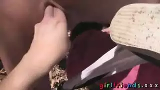 يائسة للتبول: من مرحاض عام إلى تبويل في الأدغال إكس إكس إكس