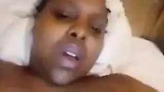 جميلة سمراء حالمة تُمارس الجنس بجنون
