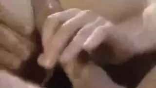 وسيم معدم يتم مواجهته بقضيب ضخم