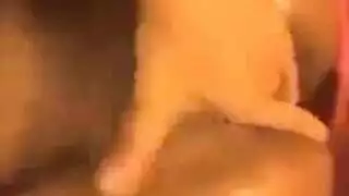 سمراء مثيرة تمارس الجنس من الخلف حتى تبلغ ذروتها بشكل لا يمكن السيطرة عليه