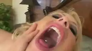 مجموعة جنس قاسية في قارب لمشلوقة لإطلاق الهرمونات