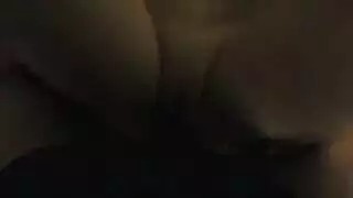 فتاة شقراء قذرة مغطاة بالسائل المنوي بعد جنس عنيف