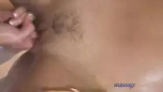 جميلة ذات صدر كبير تتغيب عن المدرسة من أجل جماع عنيف