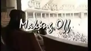 الجمهور يهتف بينما الثنائي ينك في عشب الملعب