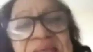 فرنسية مثارة تستمع باللمس الشرجي قبل أن تُدك