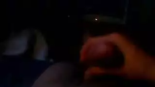 صديقة شقراء تلمس نفسها لإثارة صديقها وصديقه