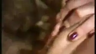 عشيقة الفستان الأخضر تمارس الجنس مع فتاة أخرى بعنف