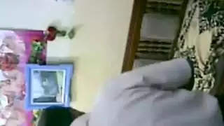 مصريه بتتناك من زبون وابنها الصغير كل شويه يدخل عليهم وتقوله اخرج اشتري