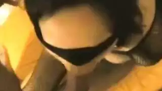 خائنة مثارة جنسيًا تستمتع بقذف داخلي مع عشيقها