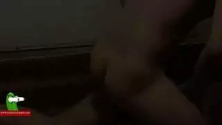 امرأة وقحة تطلب قسوة قضيب جامح