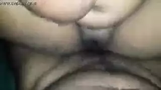 ركوب الحلمات وفم جائع مستعد لكل الحركة الساخنة