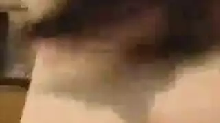 فعل سحاقي في غرفة النوم: تلميس ولعق مهبل في وضع مقص صريح