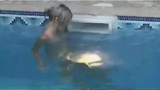 فرج ميلا المبلل يكسب المكان تجربة أداء جنسية صريحة