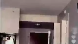 الفتيات في حالة سكر هزات الجماعات بعد تحول جنسى