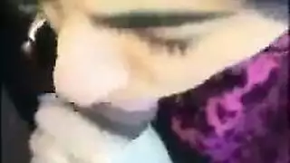 عاهرة ترتدي نيون تتعرض لجنس فموي عنيف والقذف داخلها