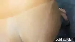 شقراء بكس مثقوب تُقلى بين رجلين في جنس صعب بالفندق