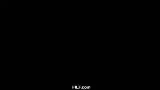 وضع صاحب الديك في فمه حتى غرق