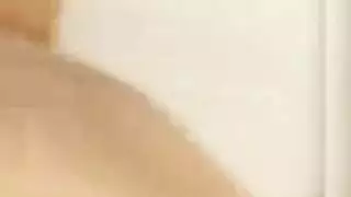 عري عام: سمراء يتم القبض عليها وهي تستمني في الخارج