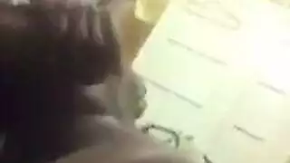عميل جديد يمنح نجم البورنو الإبنوس أقوى جنس في حياتها