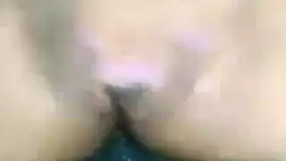 عاهرة آسيوية هاوية ساخنة تبلع كل قطرة في مشهد جنس فموي صريح