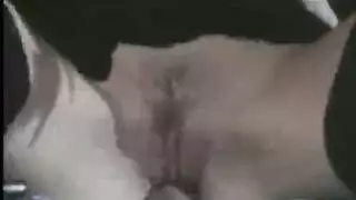 خضوع شرجي: بانيا تُدك بدمية حزام مونيك