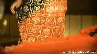 جنس جنوب آسيوي حار: ركوب عميق وإنهاء بالقذف داخلها