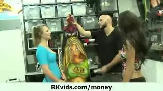 أستبدل النقود بقضيبك النابض