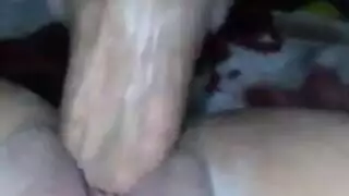 إكس إكس إكس إيراني: الكاميرا تركز على شفير متورم يمسك بالقضيب