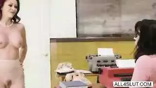 مونيك ألكساندر تويسفوف في بوسها والحمار مع مضخة الحمار الضخمة