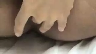 غمز وجماع شرجي مع شابين مثيرين