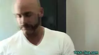 تدليك أثداء وأمهات رطبة حتى تستثار