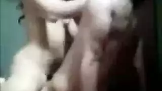 فتاة محلية متعرجة في فيلم بورنو اختراق مزدوج