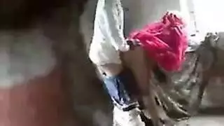 عبادة أقدام مزدوجة مع شاب أنيق من قبل ميلفتين