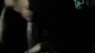 ينزل بسرعة عندما ألمس نفسي