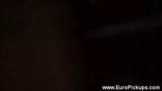 فتاة خنثى تستمني وهي تعصر ثدييها أمام الكاميرا