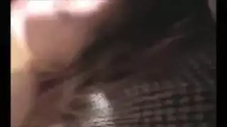 بظر امرأة ممتلئة الجسم يتعرض للضرب في مشهد صريح